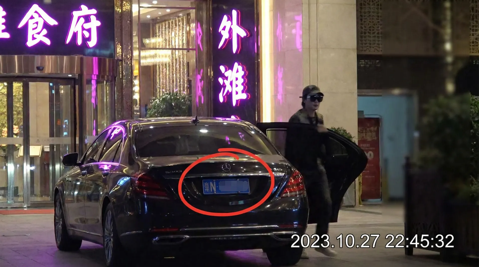正火体育平台 - 豪车餐厅外偷拍
